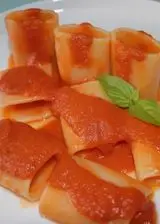 Ricetta Paccheri al sugo di tre pomodori con salsa al basilico