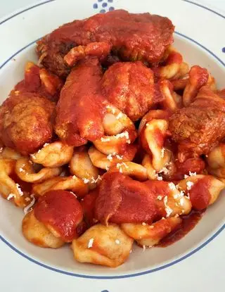 Ricetta Orecchiette fatte in casa con sugo di braciole, polpette e pancetta di maiale #apranzodainonni di Mamy.chef75