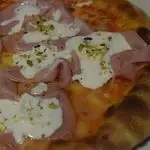 Ricetta Pizza con mortazza, stracciatella e pistacchio