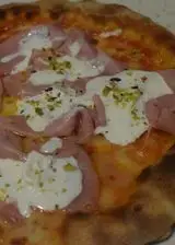 Ricetta Pizza con mortazza, stracciatella e pistacchio