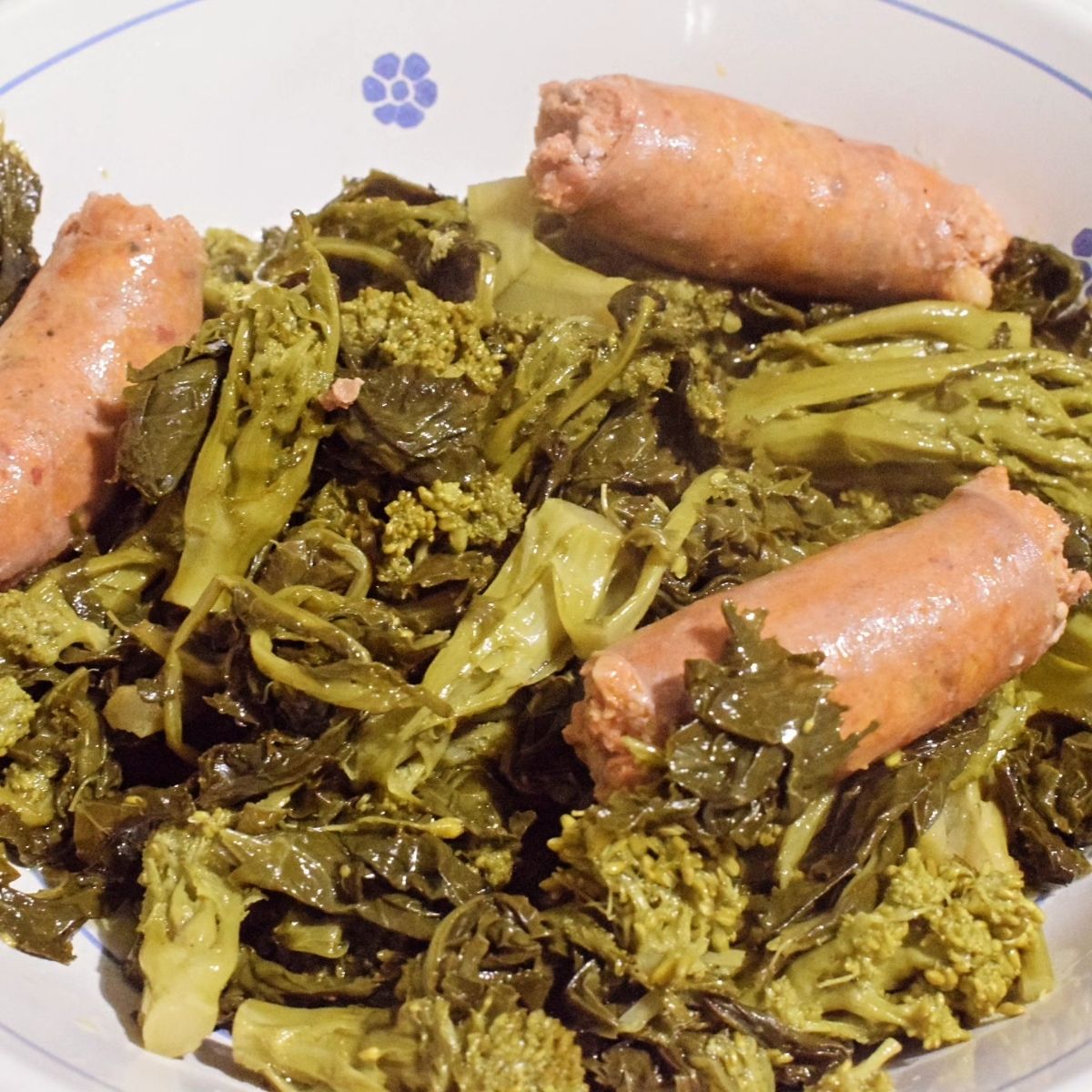 Cime di rapa stufate e salsiccia.