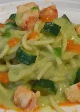 Ricetta Spaghetti alle zucchine con gamberi e la loro bisque.