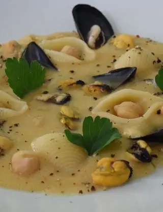Ricetta Crema di ceci con conchiglie e cozze tarantine. di Mamy.chef75