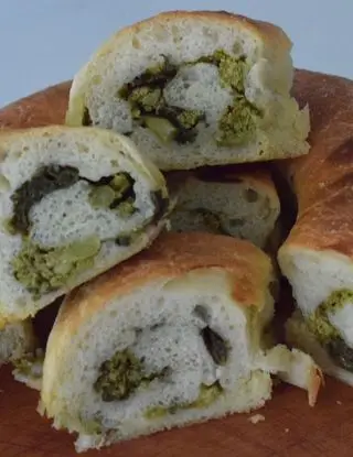 Ricetta Ciambella di focaccia con cime di rapa stufate. di Mamy.chef75