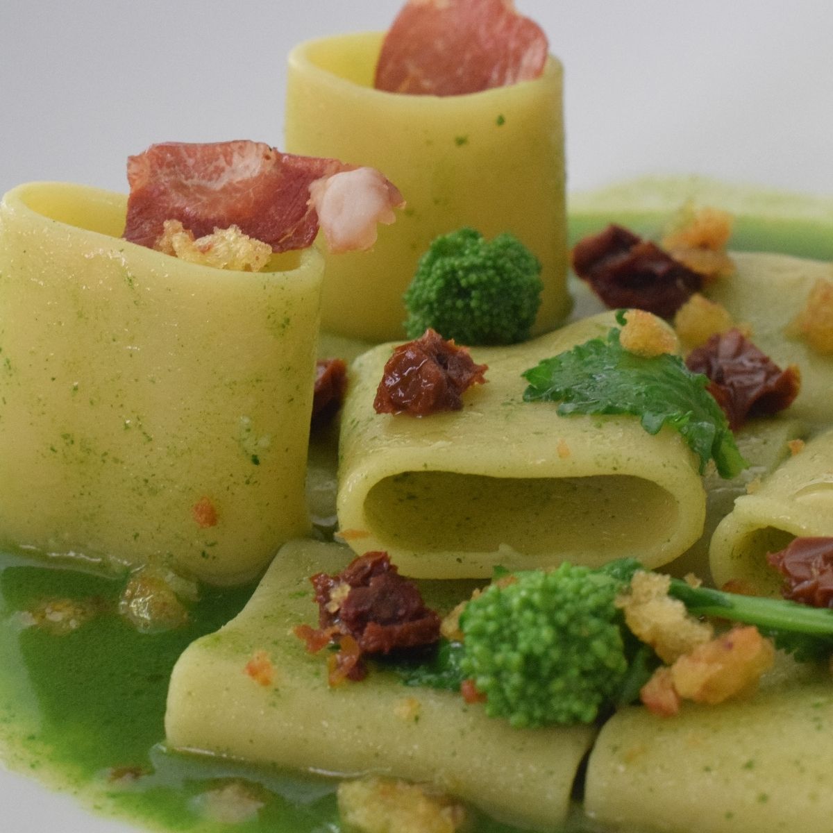 "Paccheri alle cime di rapa, capocollo, pomodori secchi e pane tostato alle alici"