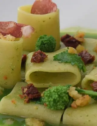 Ricetta "Paccheri alle cime di rapa, capocollo, pomodori secchi e pane tostato alle alici" di Mamy.chef75