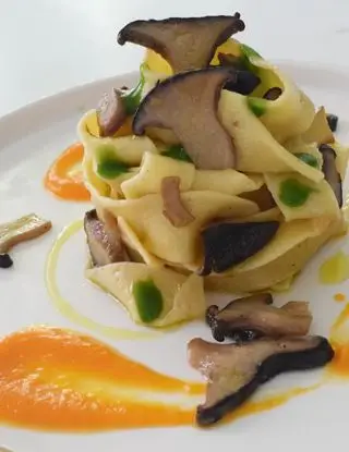 Ricetta Pappardelle fattincasa ai funghi cardoncelli e crema di zucca. di Mamy.chef75