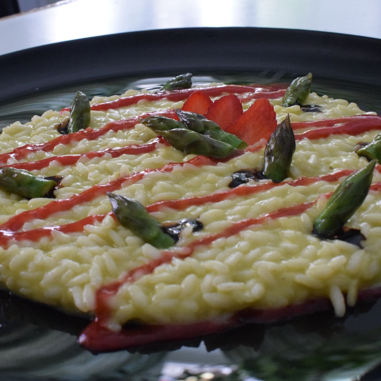 Risotto agli asparagi con salsa alle fragole