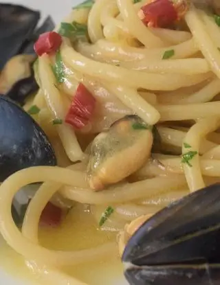 Ricetta Spaghetti con le cozze in bianco alla tarantina. di Mamy.chef75