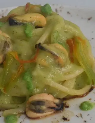 Ricetta Spaghetti alla crema di zucchine con cozze e aglio nero. di Mamy.chef75