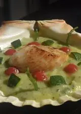 Ricetta Capesante su crema di zucchine e salsa alle fragole.