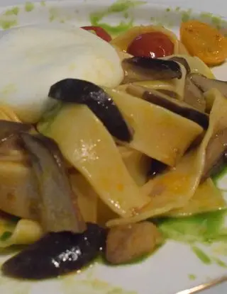 Ricetta Pappardelle ai funghi cardoncelli pomodorini e burrata. di Mamy.chef75
