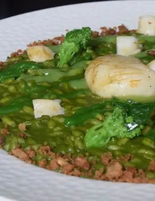 Ricetta Risotto alle cime di rapa, seppioline grigliate e croccante di tarallo alle acciughe di Mamy.chef75
