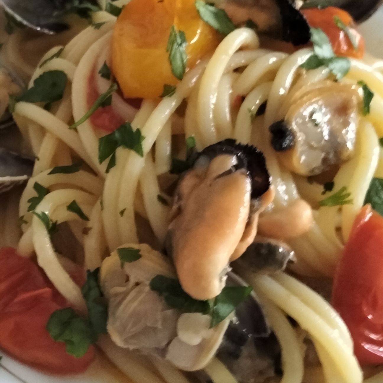 Spaghetti alle vongole e cozze tarantine