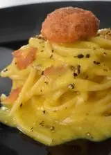 Ricetta Carbonara (finta) con tuorlo fritto e bottarga