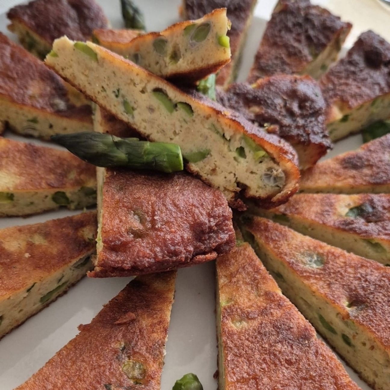 Frittata di fave fresche e asparagi