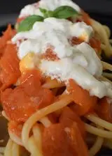 Ricetta Spaghetti con pomodorini scattarisciati e burrata
