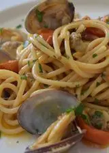 Ricetta Spaghetti alle vongole con pomodori 'Nzerta