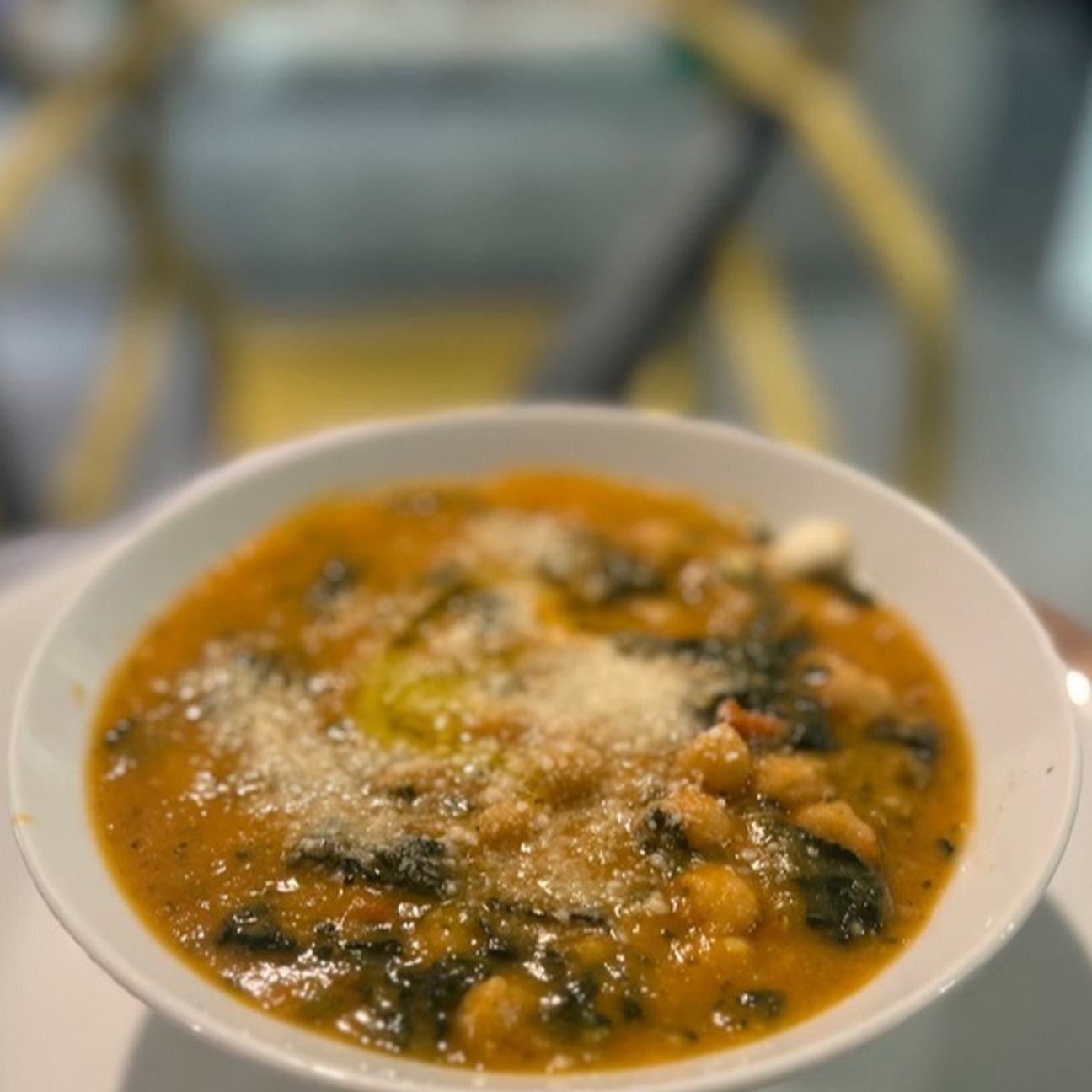 Zuppa di ceci, pomodorini e cavolo nero