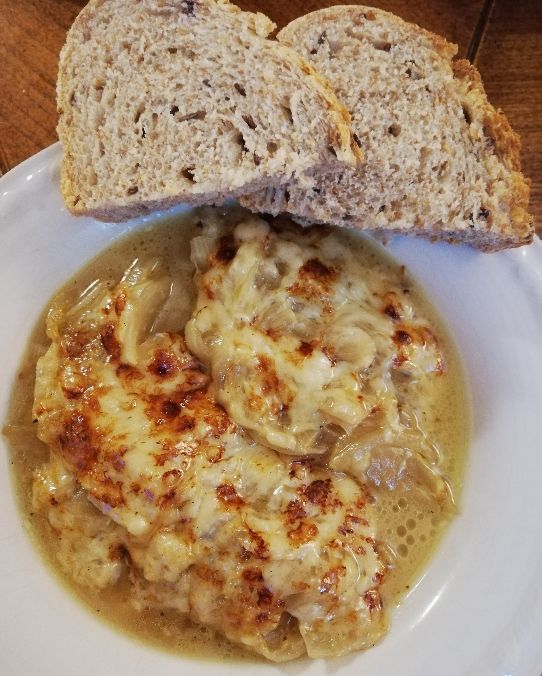 Ricetta Soupe à l'onion - Zuppa di cipolle parigina - Fratelli ai Fornelli