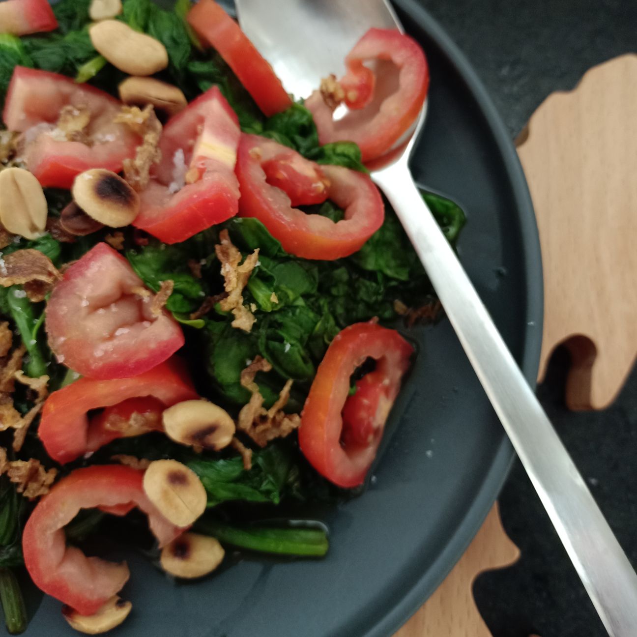 Insalata di spinaci e pomodori