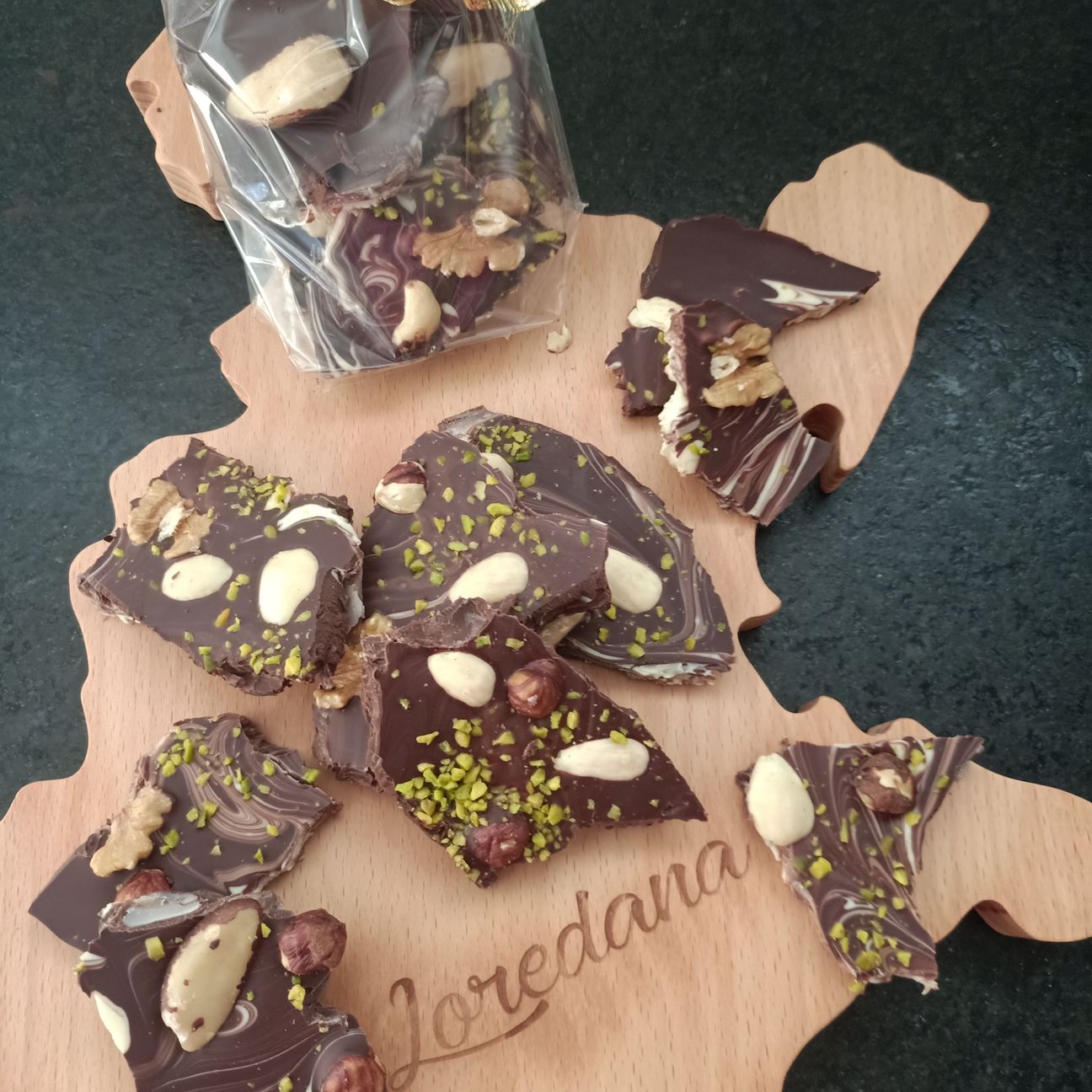 Triplo cioccolato spezzato fatto in casa