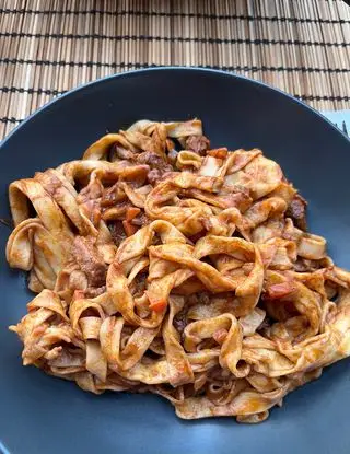 Ricetta Tagliatella con ragù di anatra, cioccolato e arancia di chetiserve