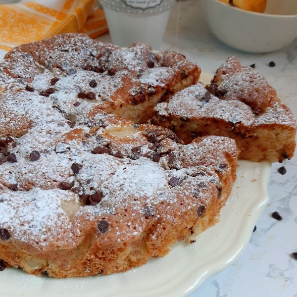 Torta di pere e gocce di cioccolato senza glutine
