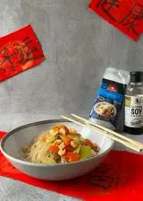 Ricetta Vermicelli di soia con verdure e gamberetti