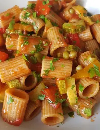 Ricetta Mezze maniche peperoni zucchine e piselli di destefanispina