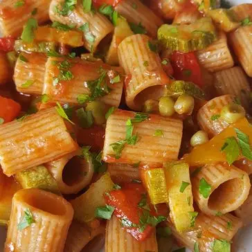 Ricetta Mezze maniche peperoni zucchine e piselli di destefanispina