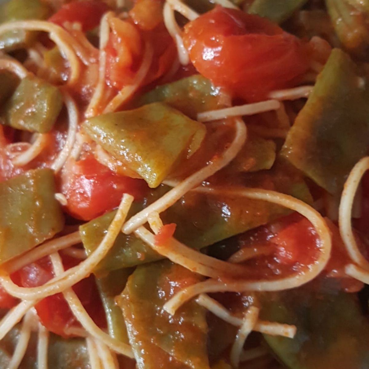Spaghetti con piattoni e pomodorini