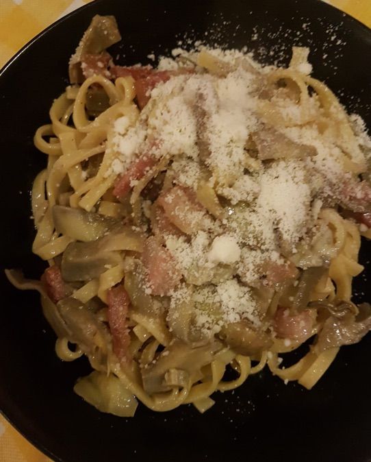 Tagliatelle con carciofi e guanciale