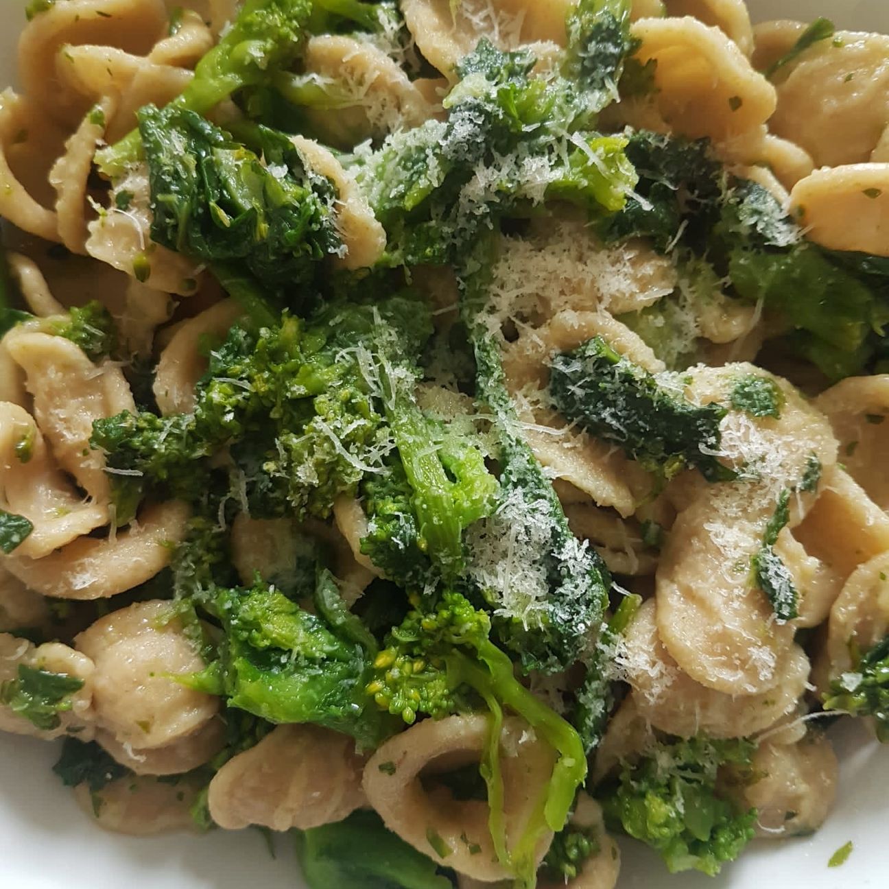 Orecchiette integrali con cime di rapa e pecorino