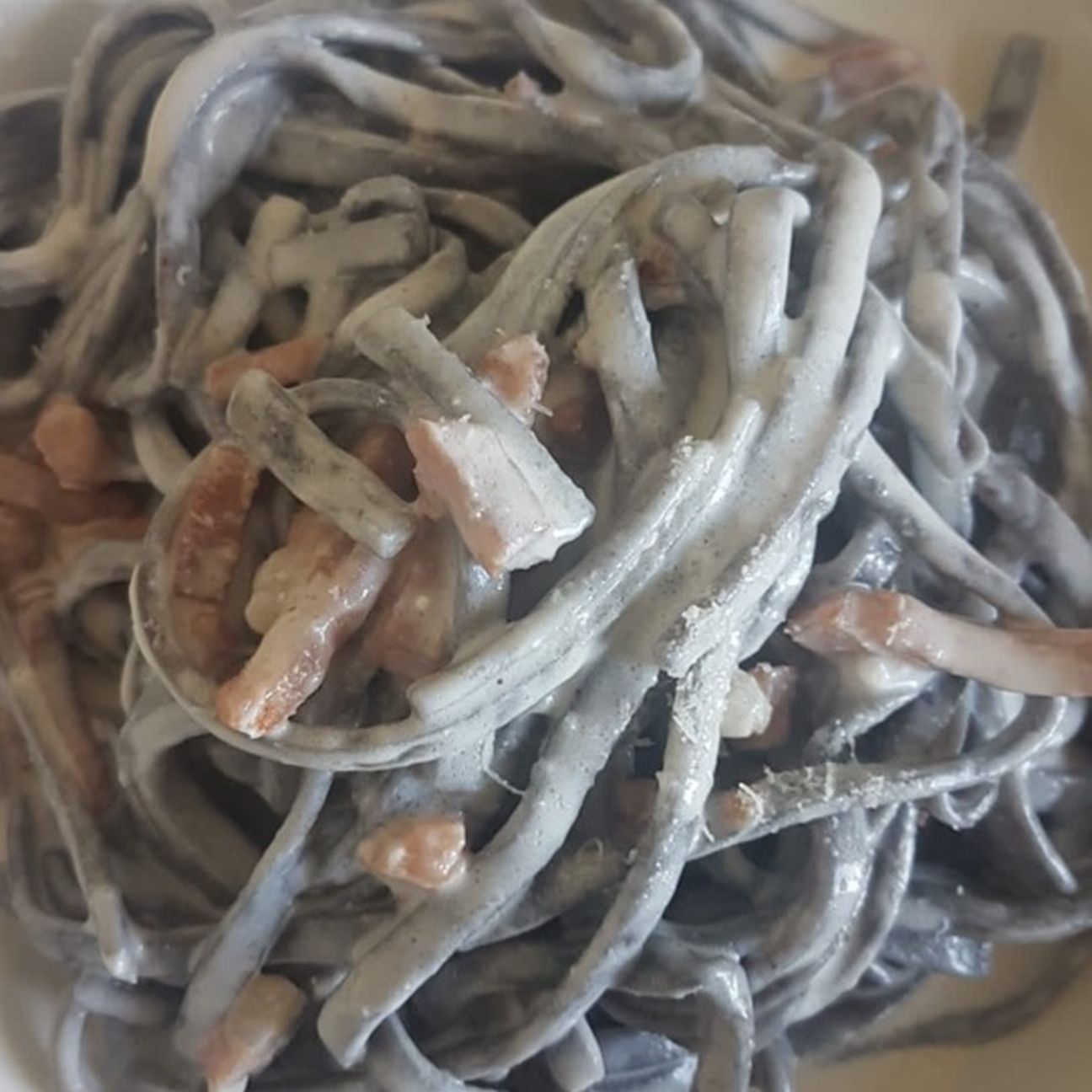 Tagliolini ai mirtilli con speck e robiola