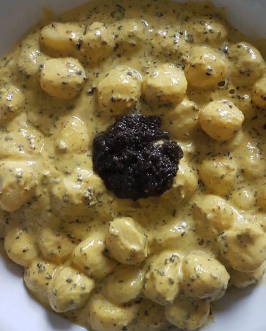 Gnocchetti con caprino, tartufo e zafferano