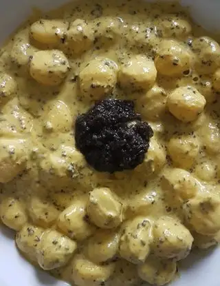 Ricetta Gnocchetti con caprino, tartufo e zafferano di destefanispina