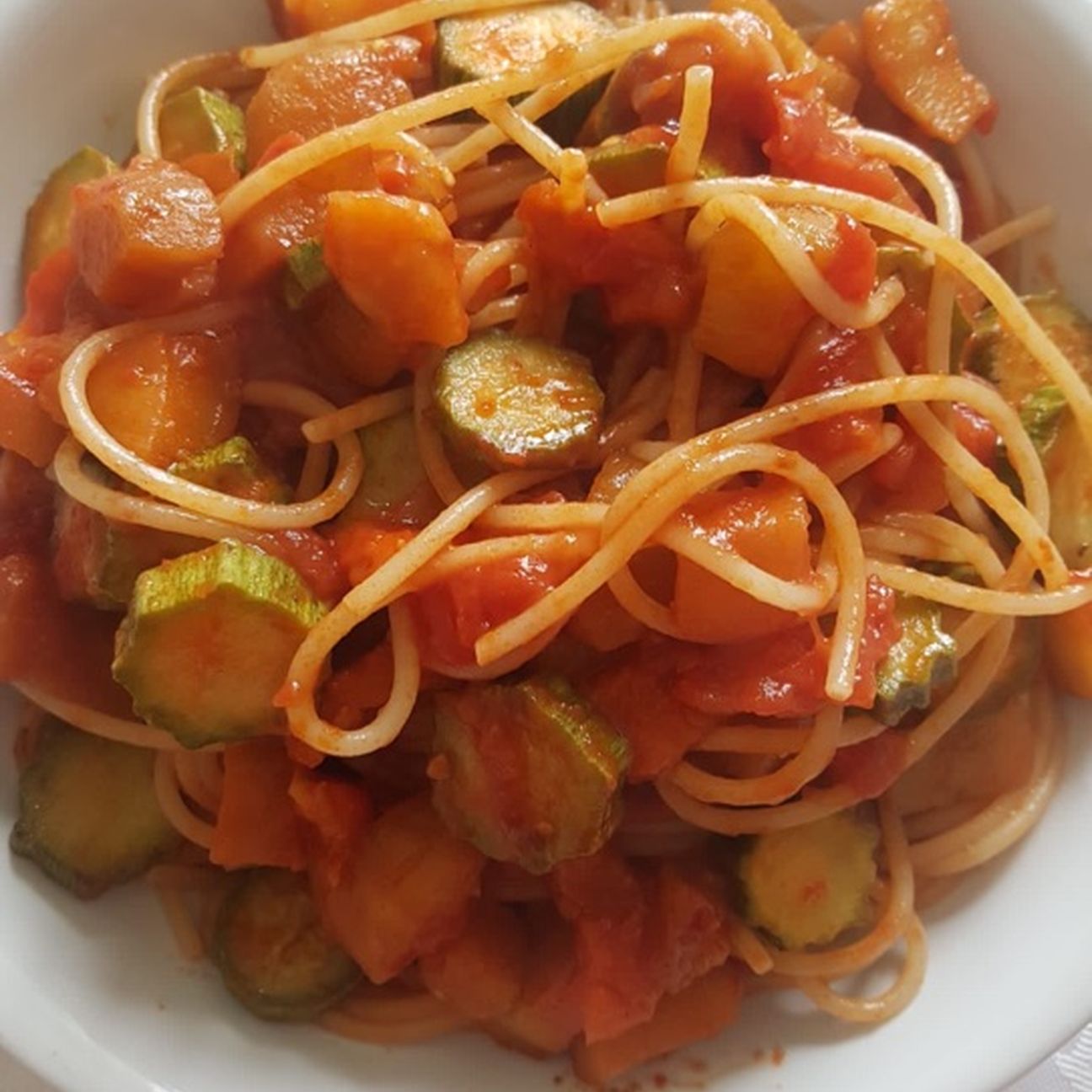 Spaghetti zucca zucchine e pomodorini