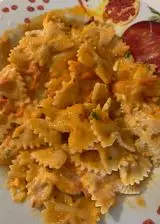 Ricetta Farfalle con crema di pomodorini e rirmaggio