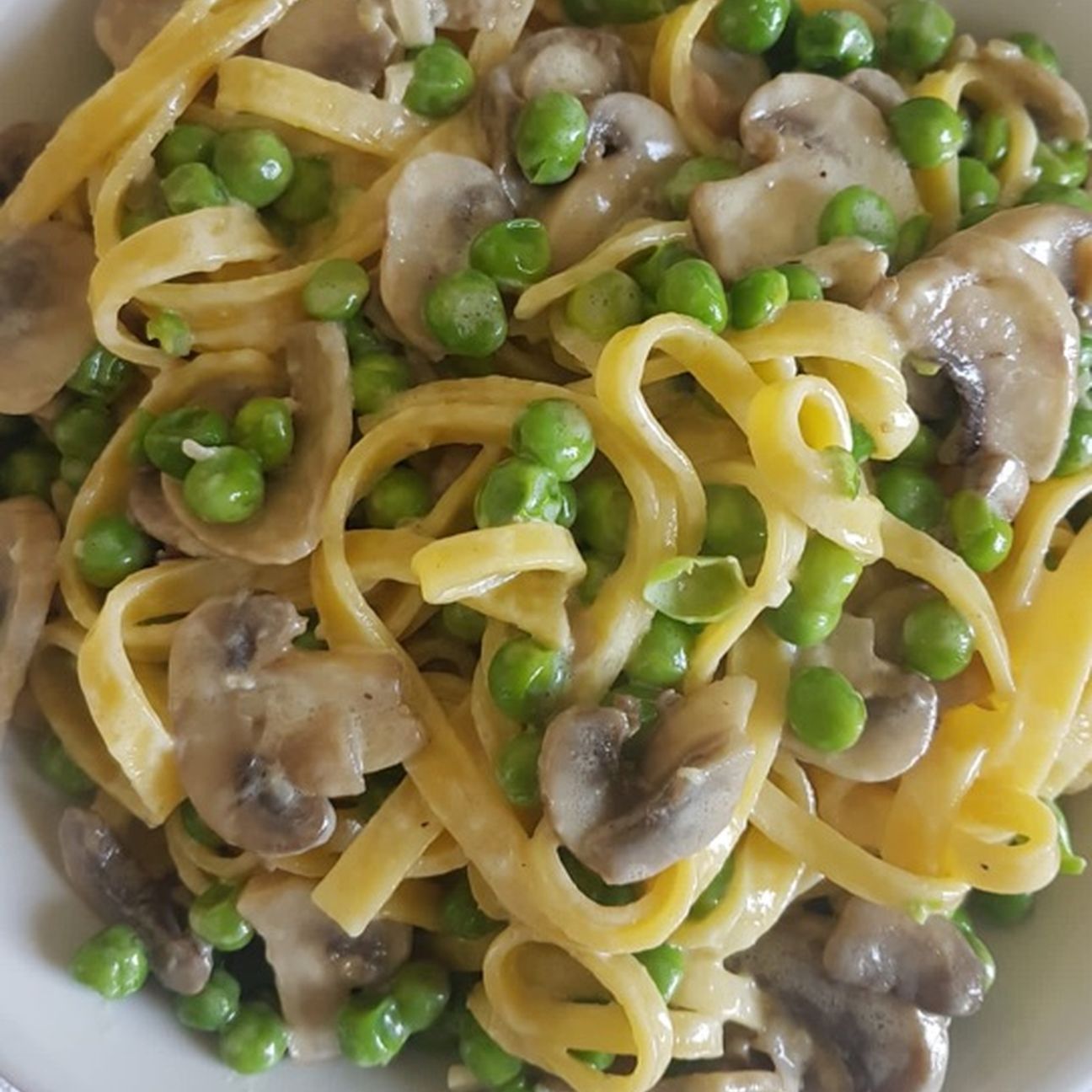 Fettuccine funghi e piselli