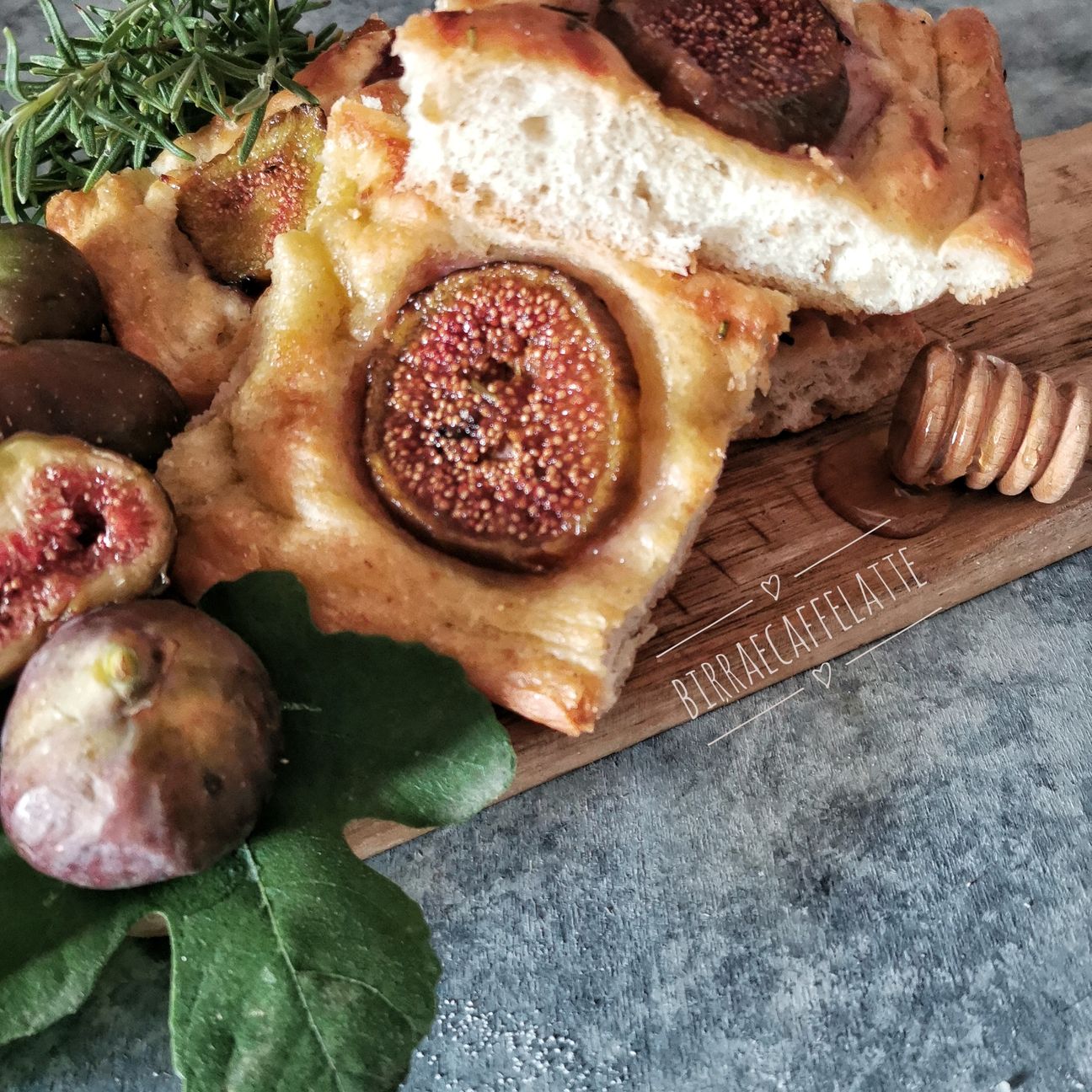 Focaccia fichi e noci con impasto alla ricotta
