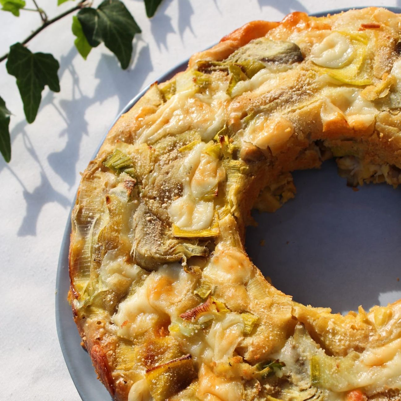Ciambellone con carciofi, porri e formaggio Asiago