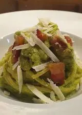 Ricetta Chitarrine con pesto di zucchine aromatizzato alla menta, pecorino sardo e guanciale croccante