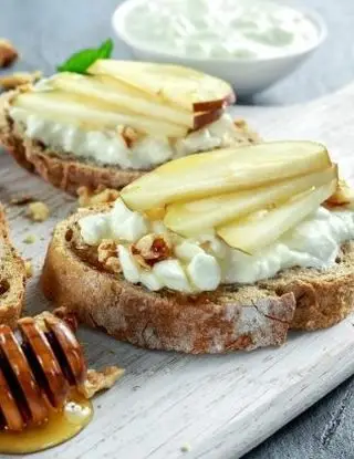 Ricetta Pane di segale con ricotta, cannella, noci e pere di Magno