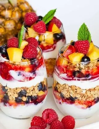 Ricetta Yogurtone: frutta, frutta secca, avena e cioccolato di Magno