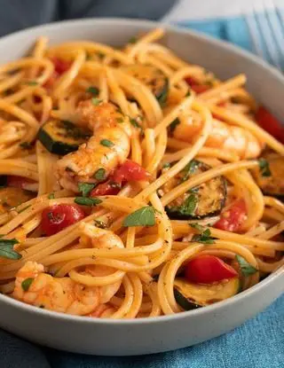 Ricetta Spaghetti con zucchine, pomodorini e gamberetti di Magno