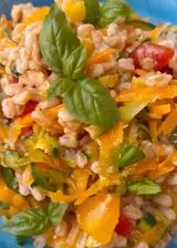 Ricetta Insalata fredda di farro con pomodorini, zucchine, carote, tonno e olive