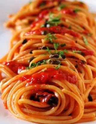 Ricetta Spaghetti con crema di peperoni e acciughe di Magno