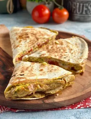 Ricetta Piadina integrale con frittata e pomodori di Magno