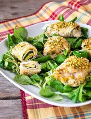 Ricetta Involtini di pollo al forno con zucchine e pistacchio di Magno